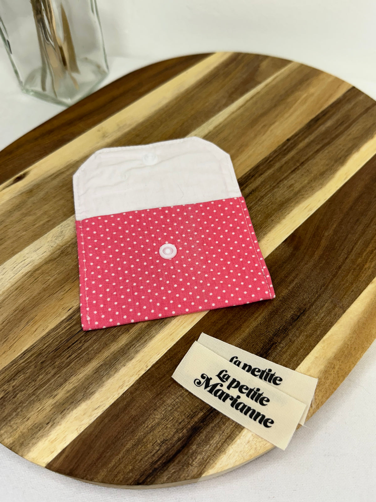 Porte-cartes rose à pois blancs