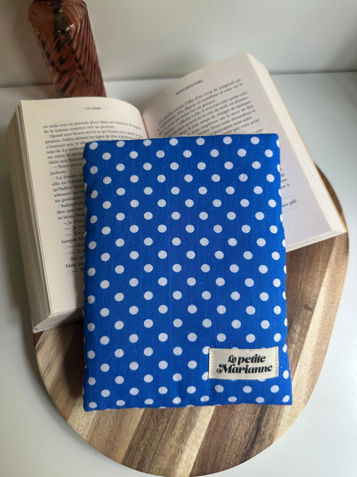Housse à livre bleu à pois - Poche