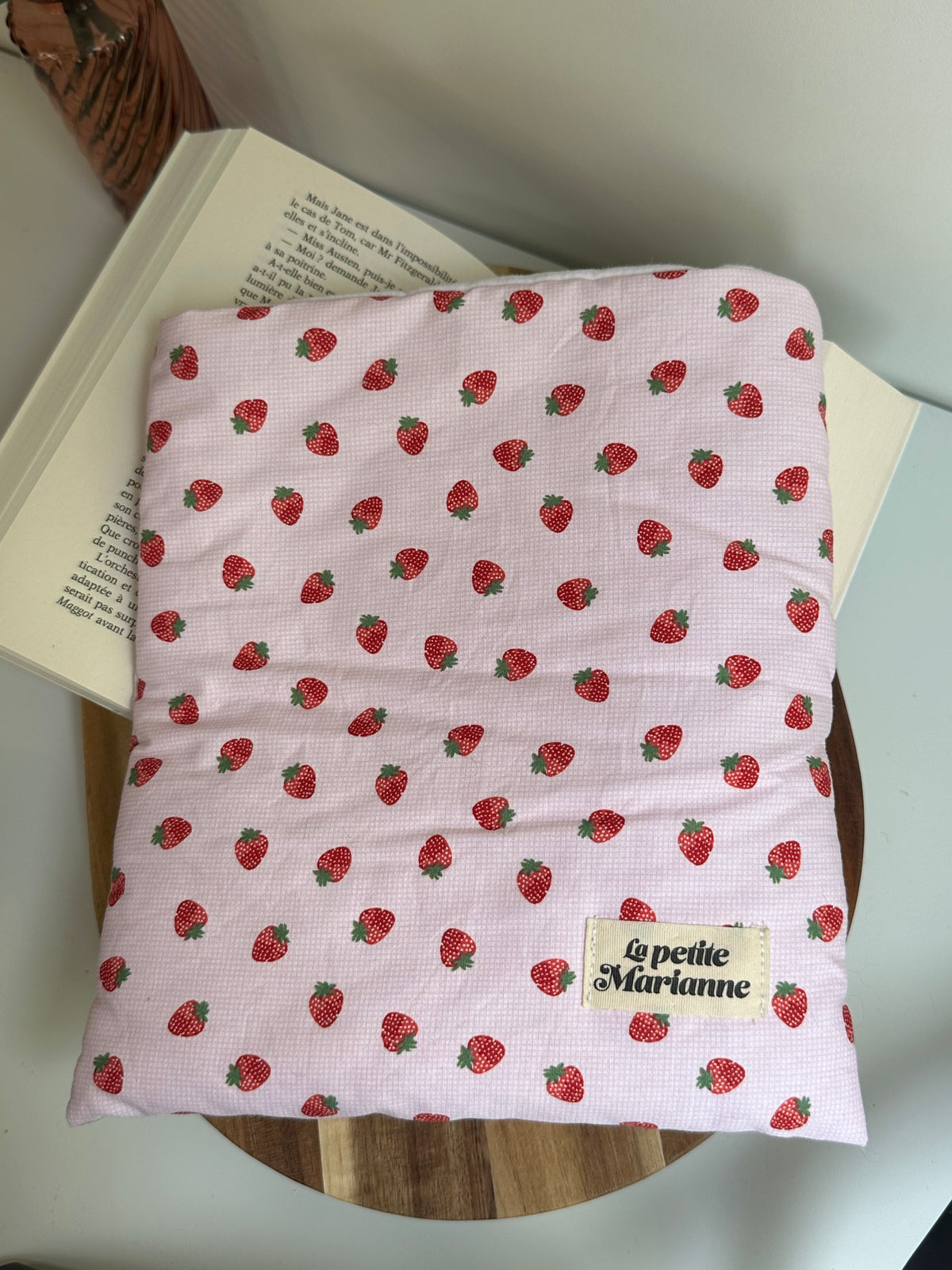 Housse à livre fraises - Broché
