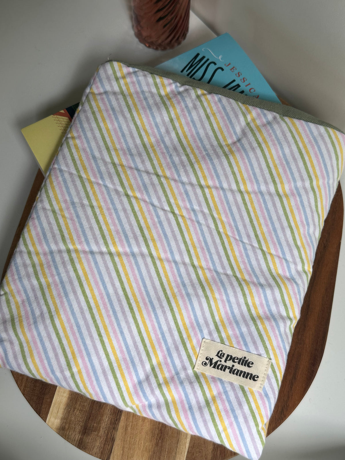 Housse à livre à rayures pastels - Broché