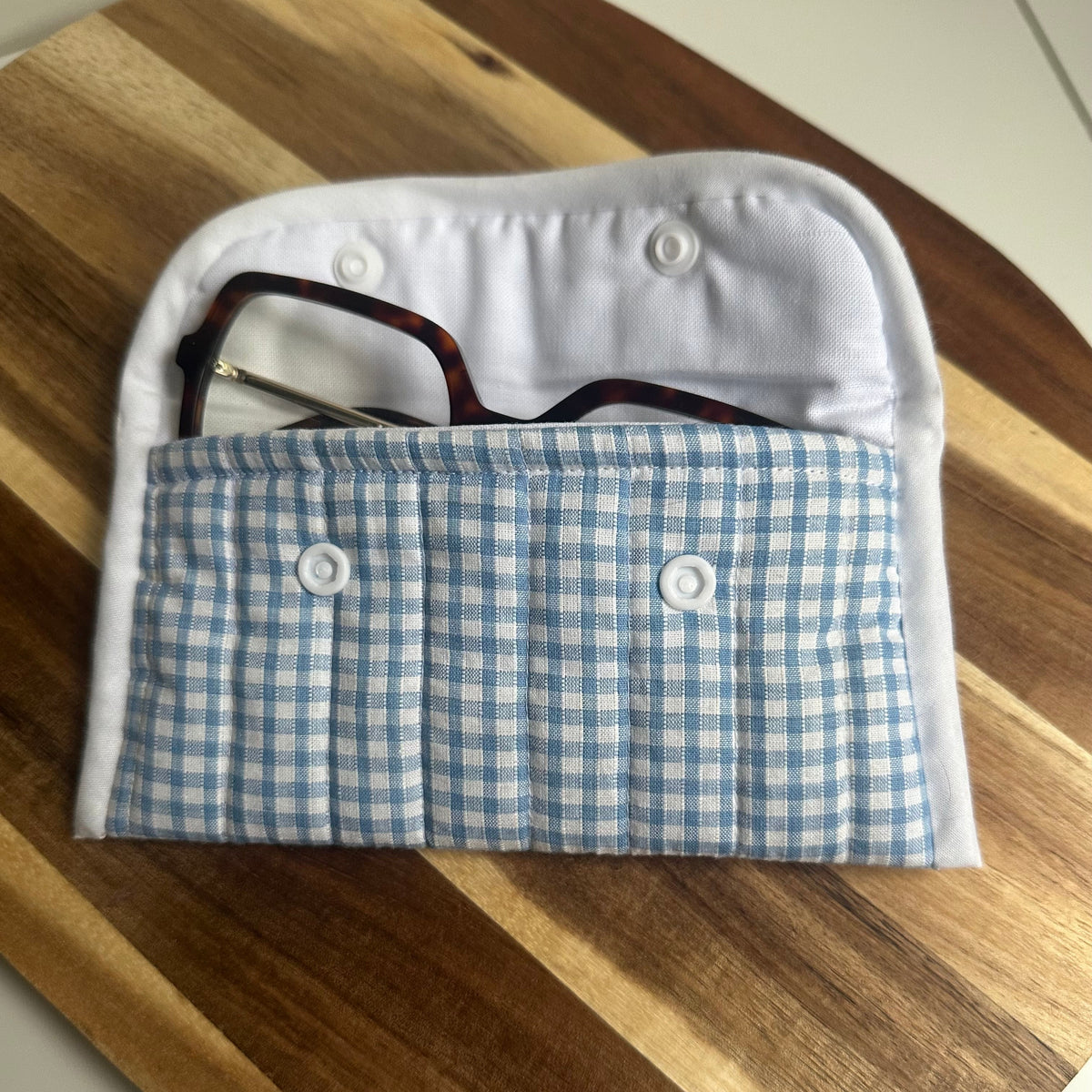 Etui à lunettes à carreaux bleus et blancs