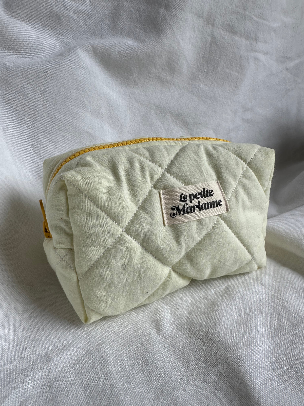 Mini trousse jaune pastel