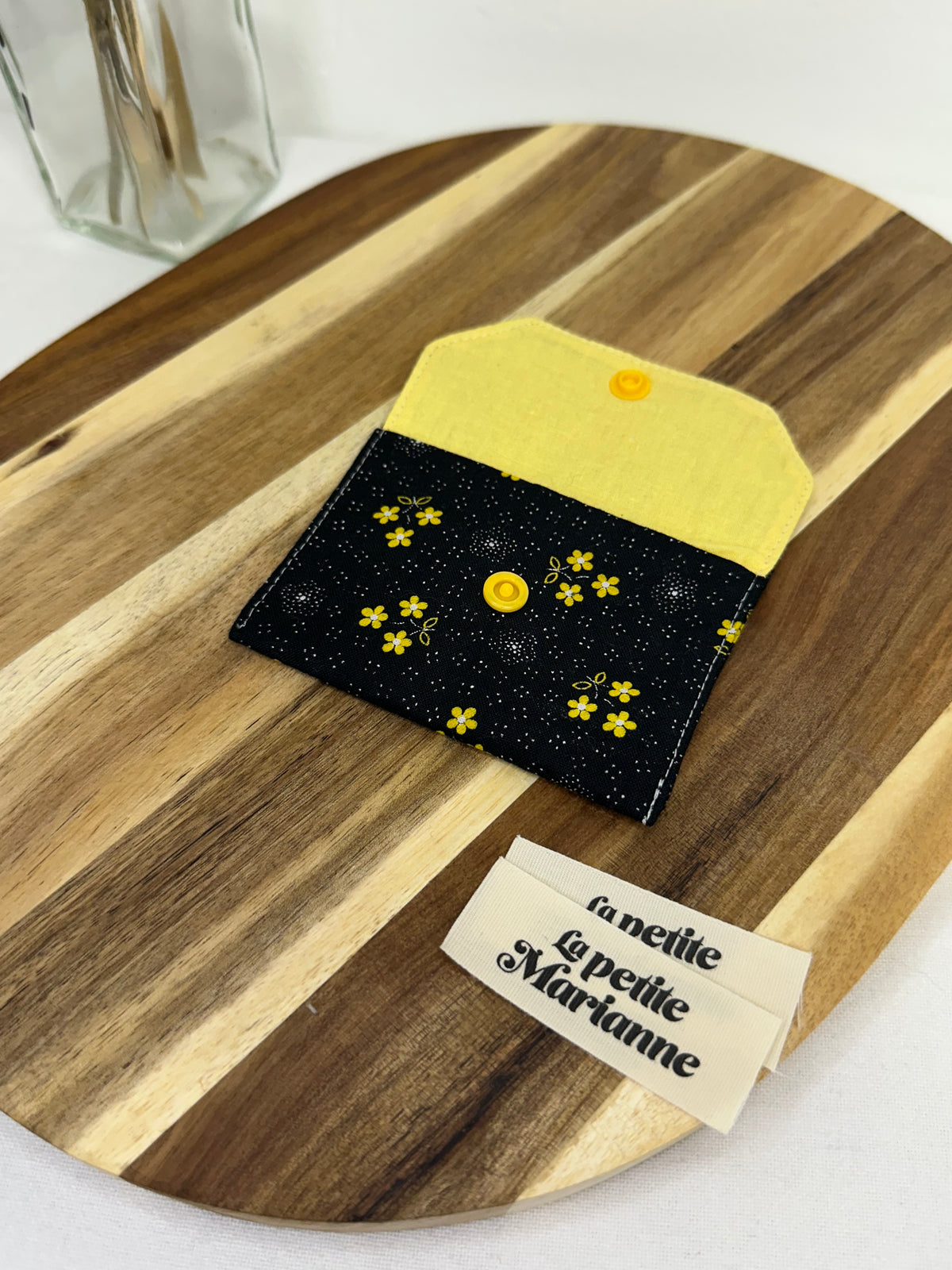Porte-cartes à fleurs jaunes